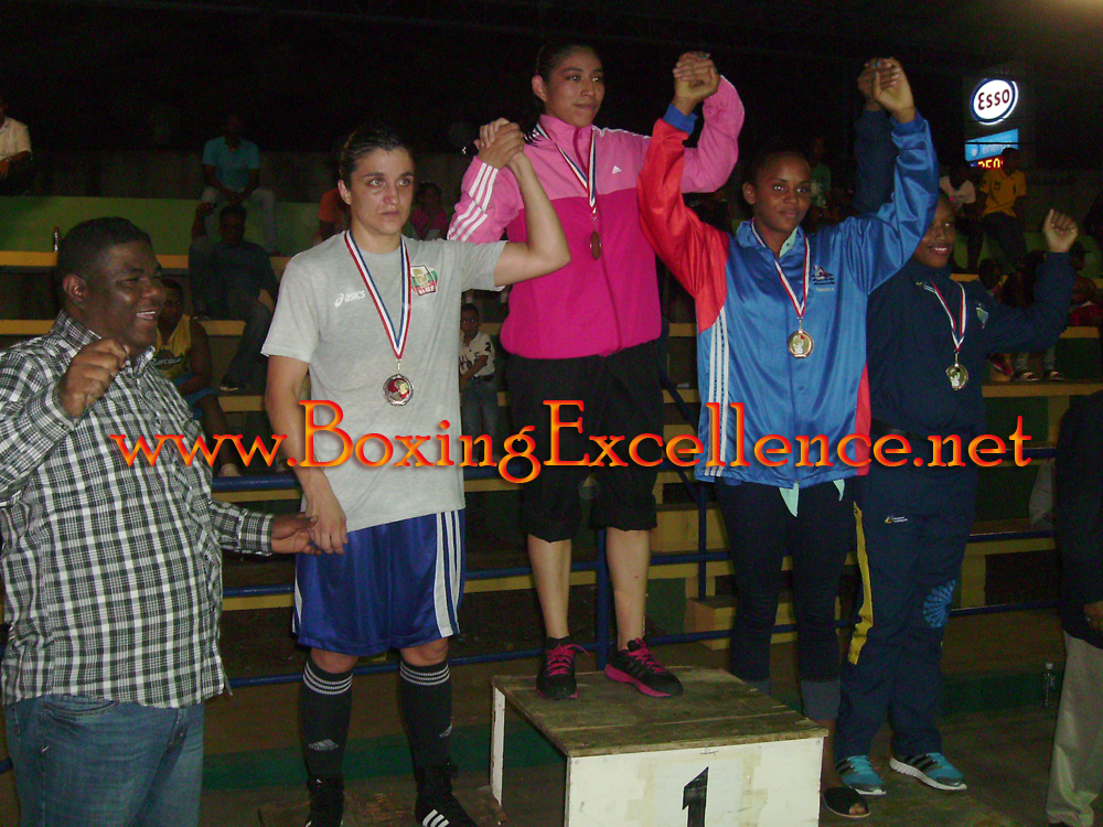 Primitivo Cadete entrega medallas a: Denitsa Eliseerva (PLATA), Victoria Torres (ORO),Mirquin J. Sena (BRONCE) y Diana Tello (BRONCE)